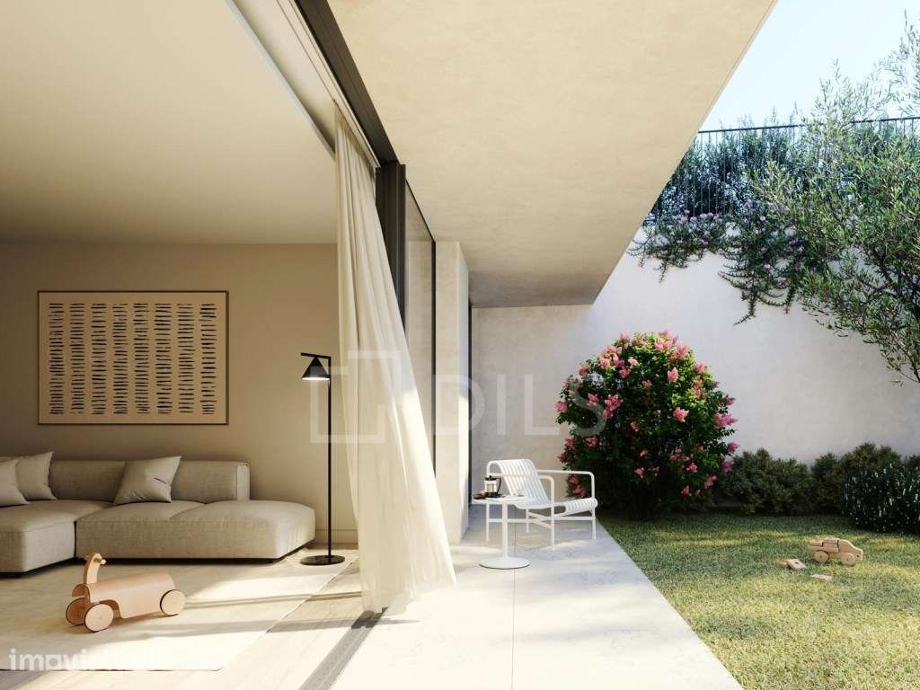 Moradia T4 com jardim, piscina e estacionamento no Estoril - Grande imagem: 5/22