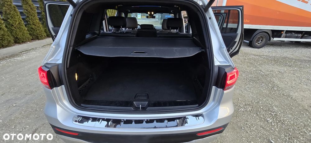 Mercedes-Benz GLB 250 4Matic 8G-DCT - 5