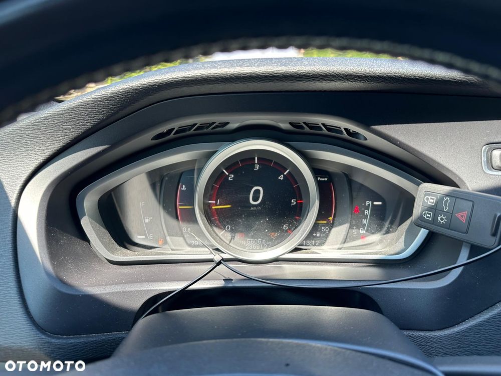 Volvo V40 D3 Geartronic RDesign - 26