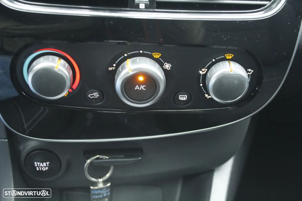 Renault Clio Energy dCi 90 Start & Stop LIMITED 2018 - 16