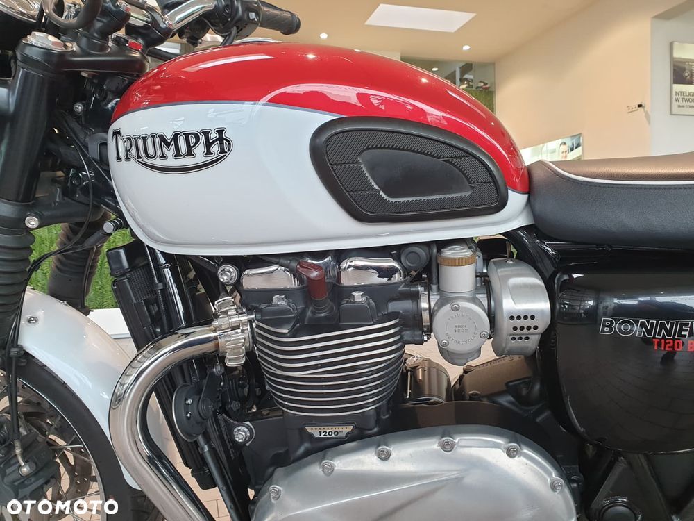 Triumph Bonneville - 20