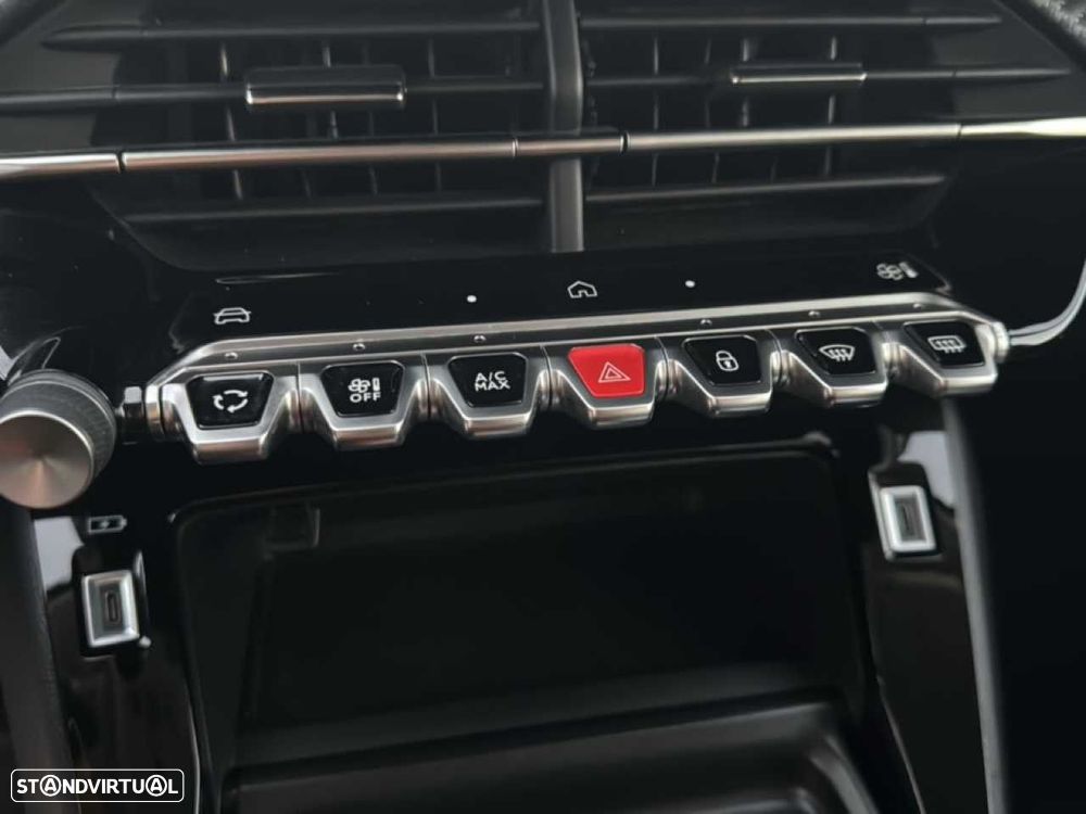 Peugeot 208 1.2 Hybrid Allure e-DCS6 - 17