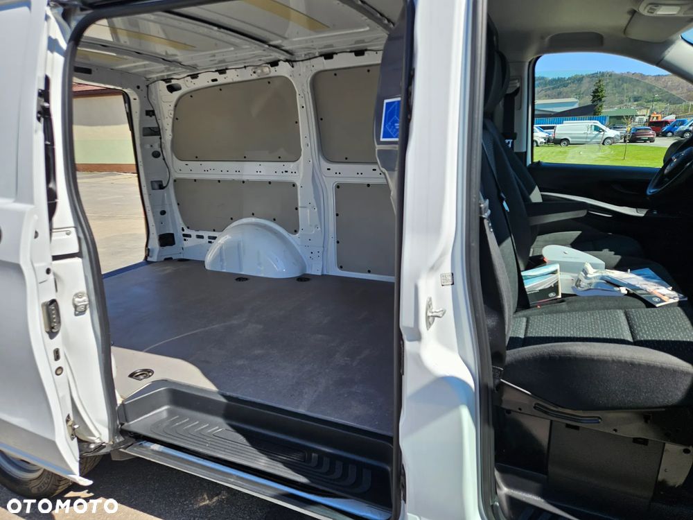 Mercedes-Benz VITO 4X4 LONG KLIMA AUTOMAT REJ.02 2021 3OSOBOWY CIEŻAROWY - 15