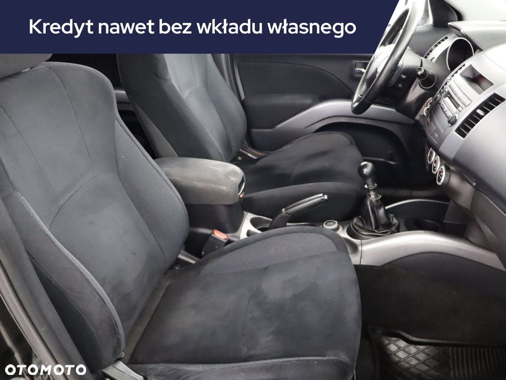 Mitsubishi Outlander - 11