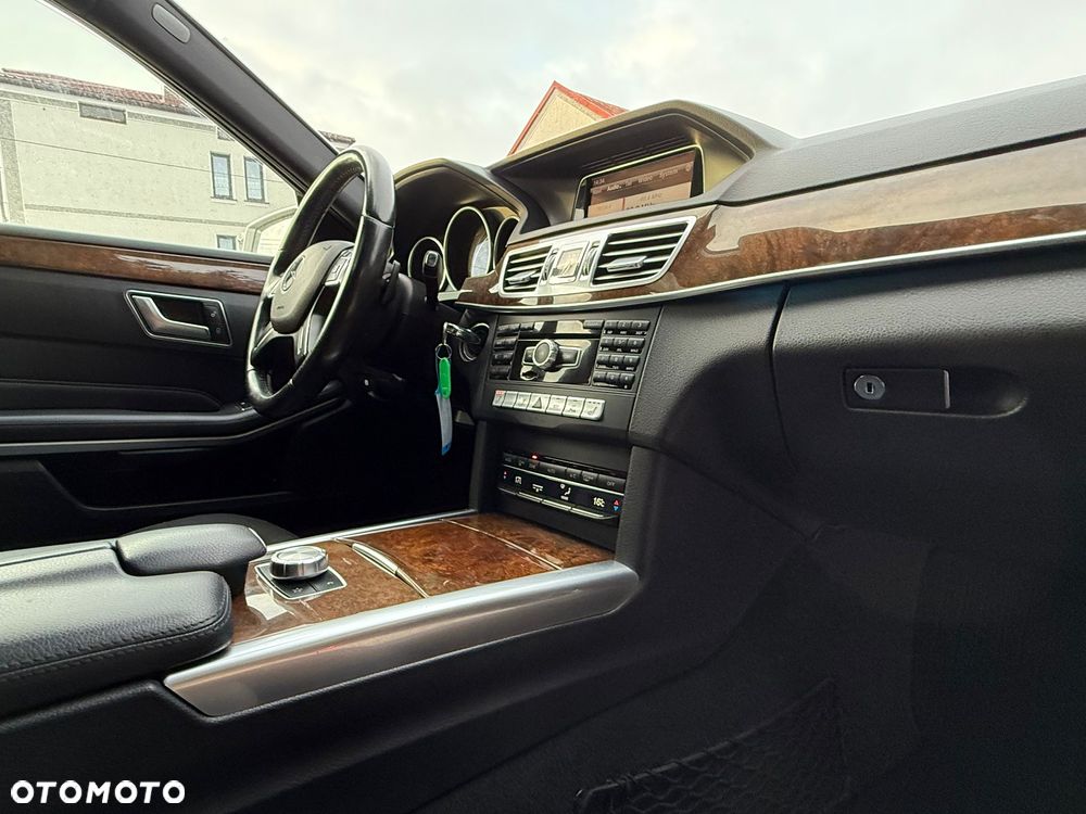 Mercedes-Benz Klasa E 220 BlueTEC 4Matic 7G-TRONIC Avantgarde - 24