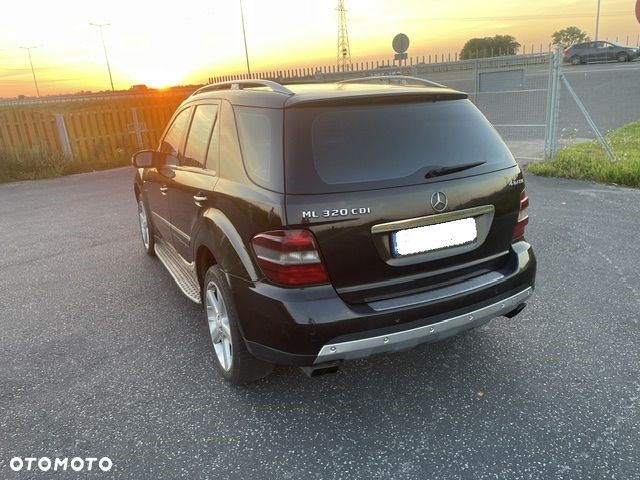 Mercedes-Benz ML 320 CDI 4Matic 7G-TRONIC Edition 10 - 16