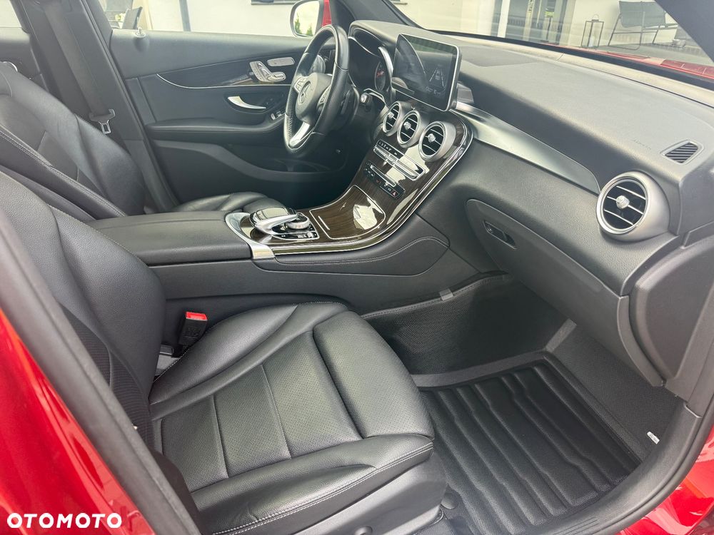 Mercedes-Benz GLC 300 4Matic 9G-TRONIC AMG Line - 12
