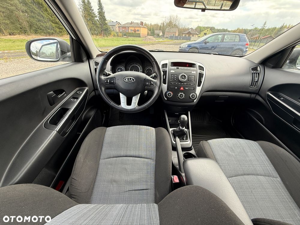 Kia Ceed - 14