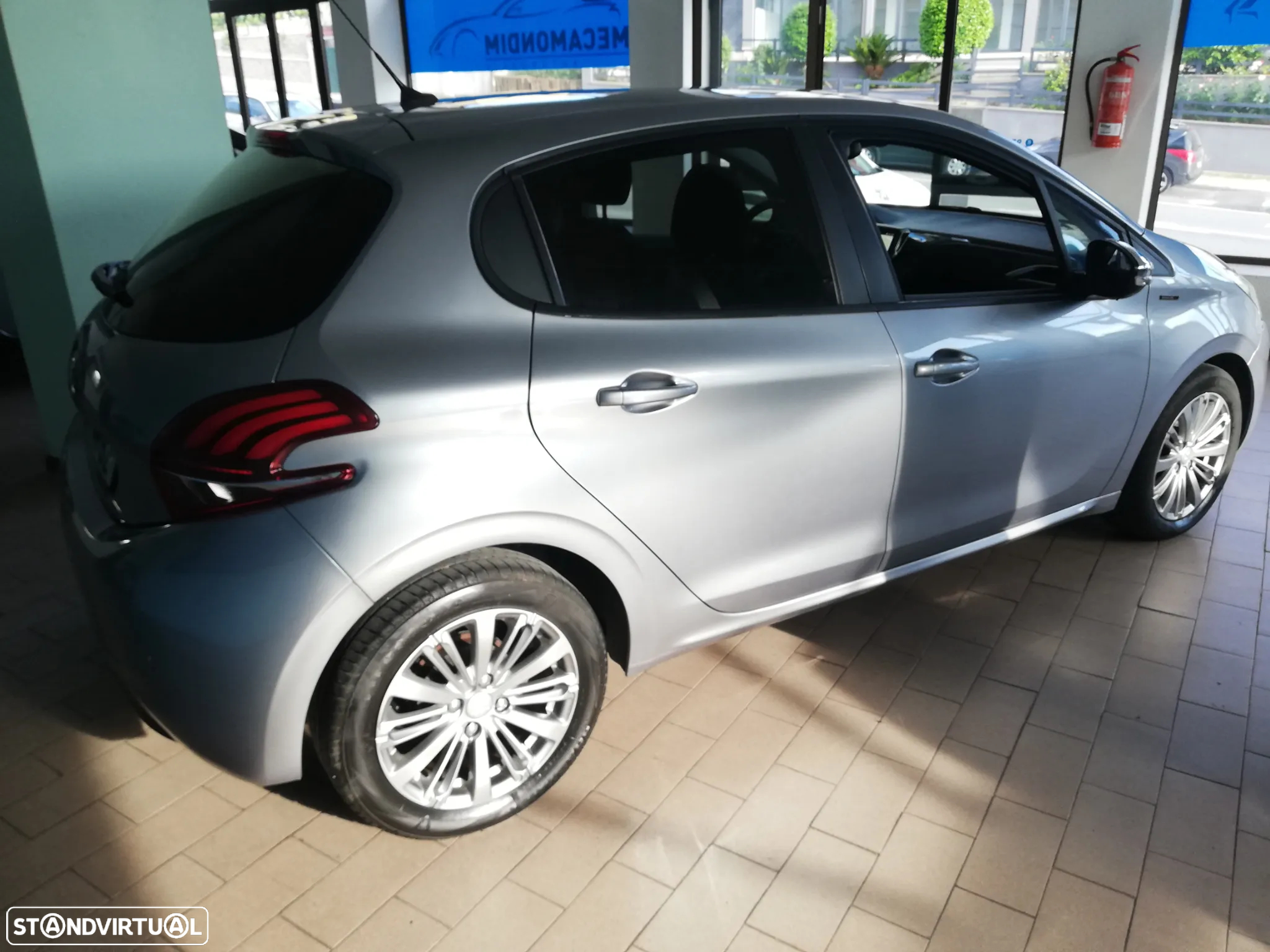 Peugeot 208 1.2 PureTech Signature - 5