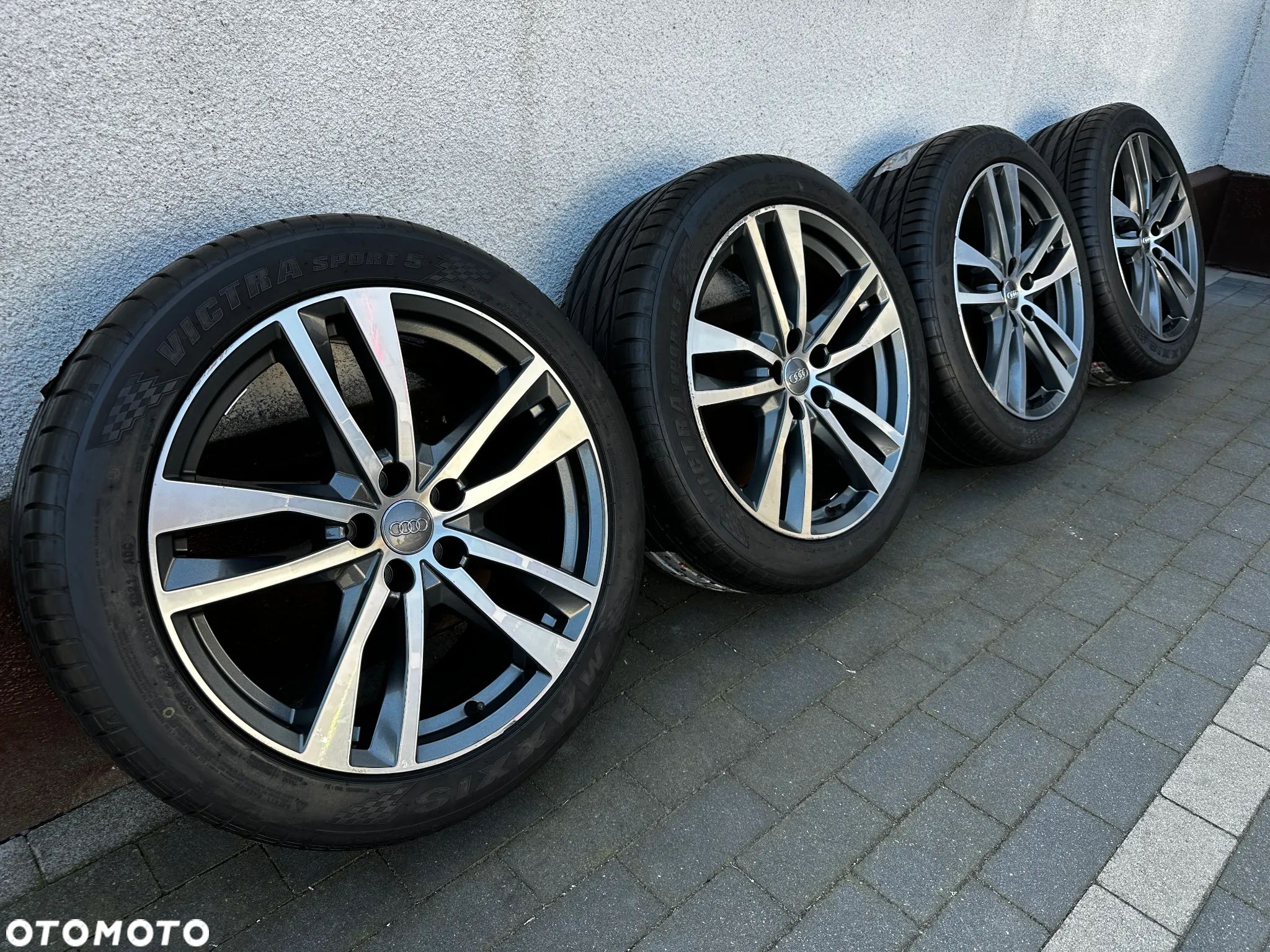 245 45 19 / AUDI Q4 Q5 SQ5 A6 S6 c8 A7 S7 c8 A8 S8 / 4K0 - 1