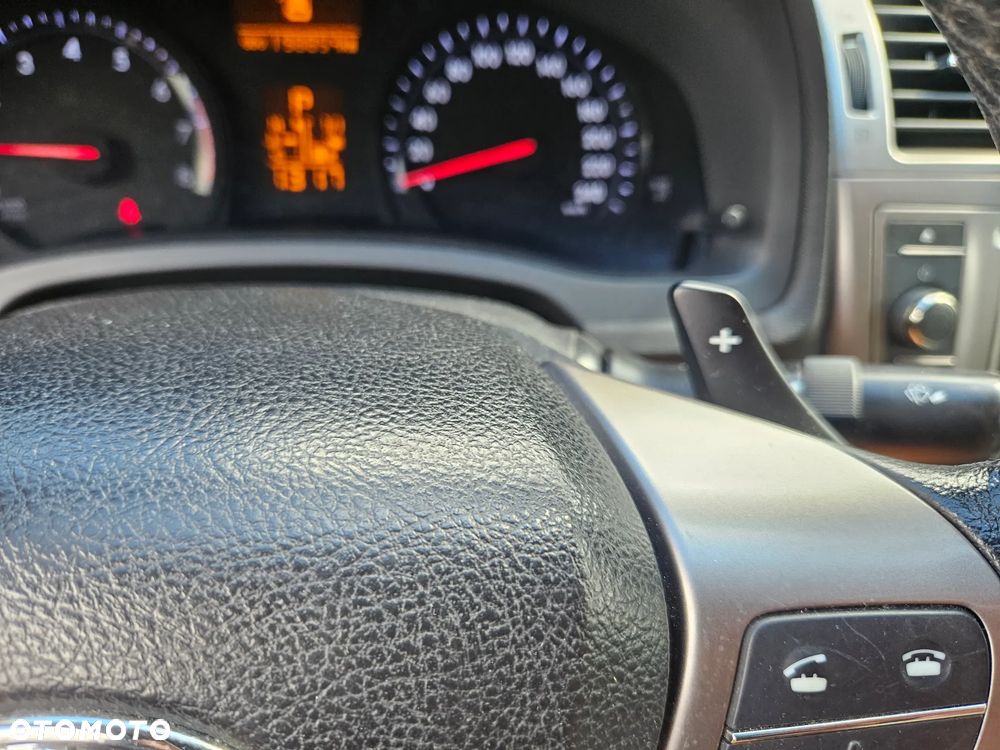 Toyota Avensis 1.8 Premium MS - 17