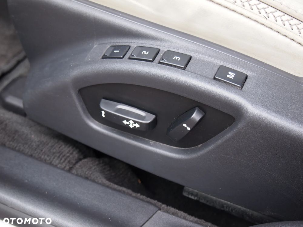 Volvo XC 70 D5 AWD Summum - 17