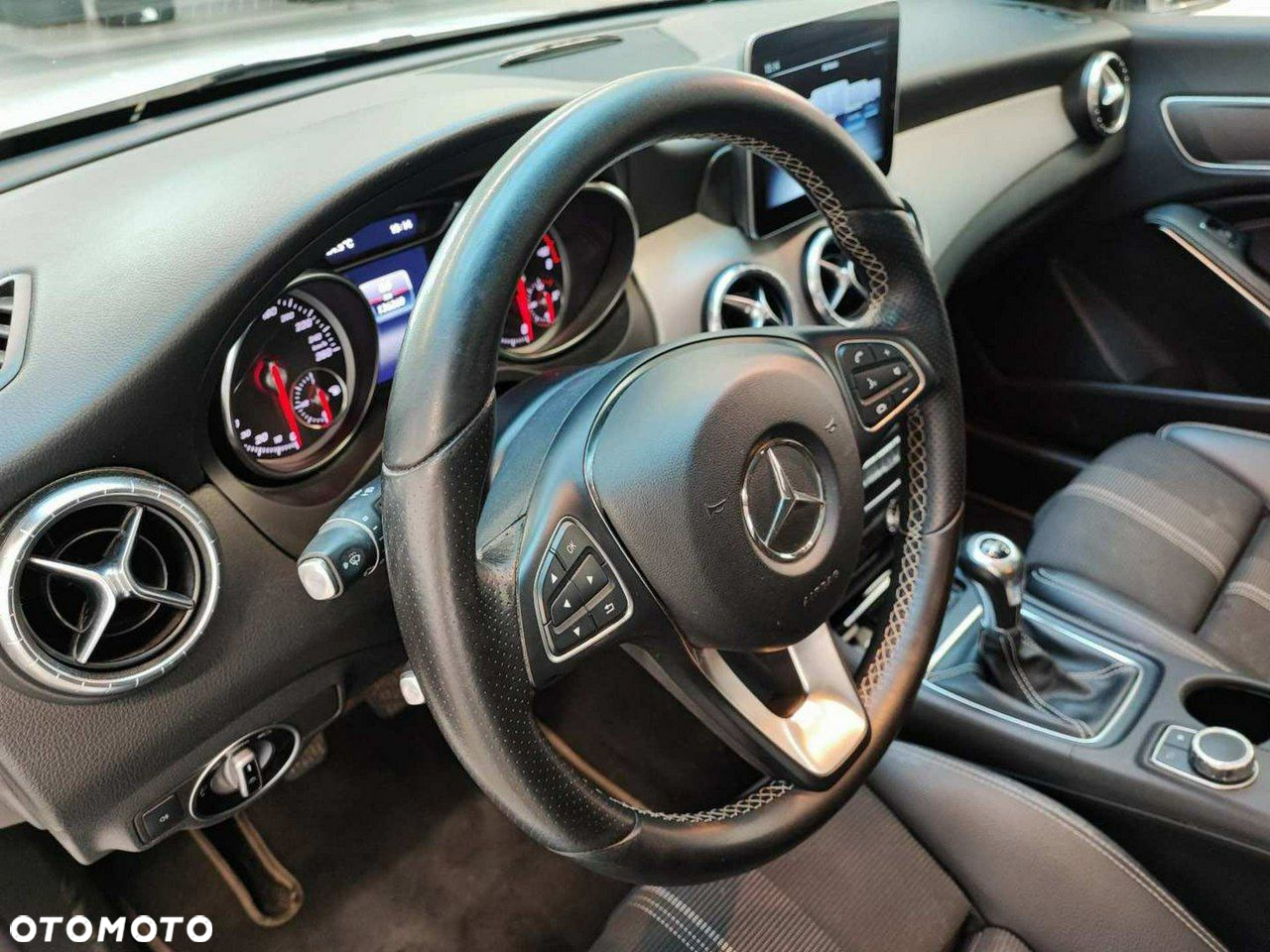 Mercedes-Benz CLA 200 AMG Line - 5
