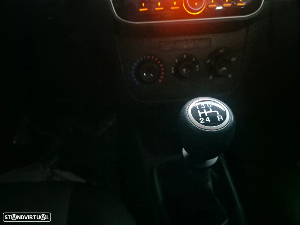 Fiat Punto 1.2 Lounge S&S - 12