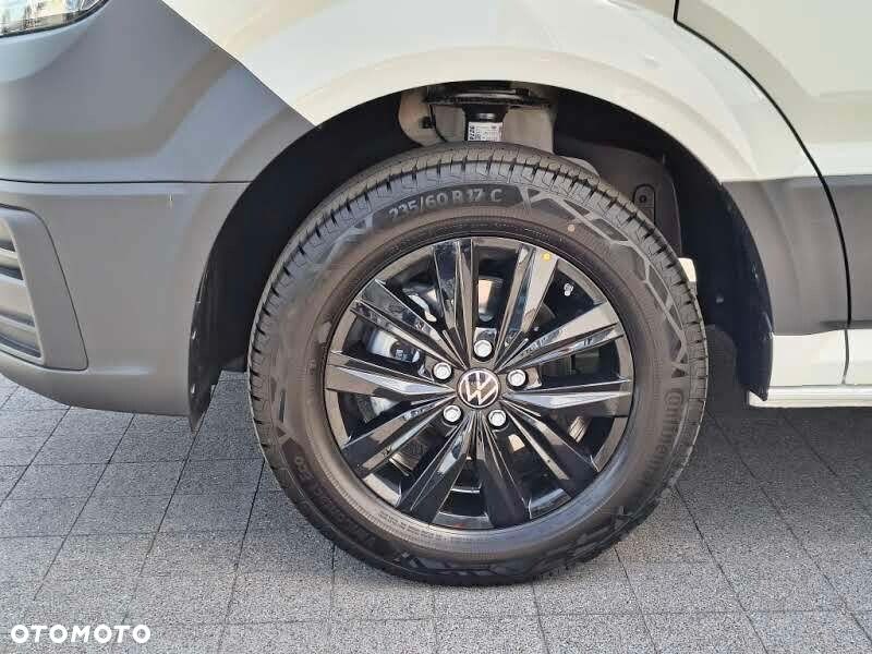 Volkswagen Crafter Grand California 600 silnik: 2,0 l TDI EU6 SCR BlueMotion Technology 130 kW skrzynia biegów: Przedni napęd automatyczna 8-biegowa rozstaw osi: 3640 mm - 14