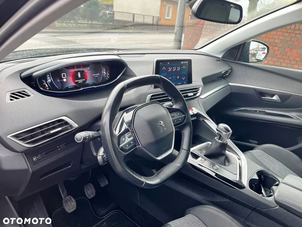 Peugeot 3008 1.2 PureTech Allure S&S - 10