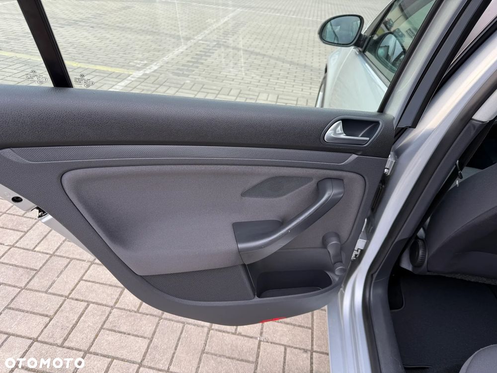 Volkswagen Golf 1.9 TDI DPF Edition BlueMotion - 38