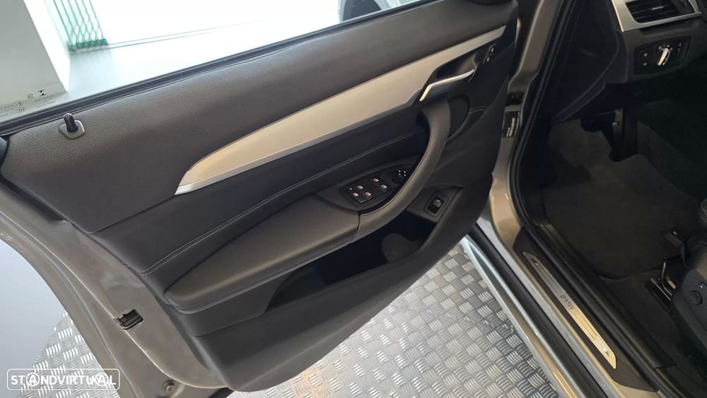 BMW X1 18 d sDrive Auto Line Sport - 32