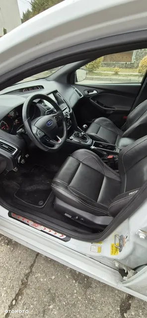 Ford Focus 2.0 EcoBoost ST - 13