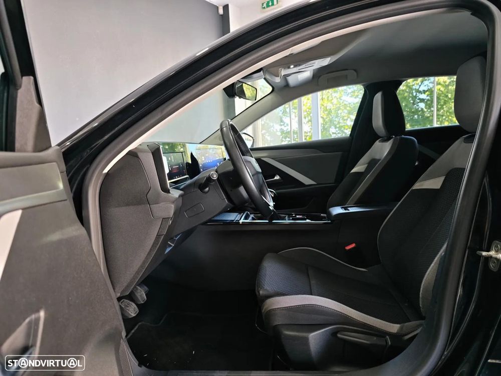 Opel Astra 1.2 T Design & Tech S/S - 33
