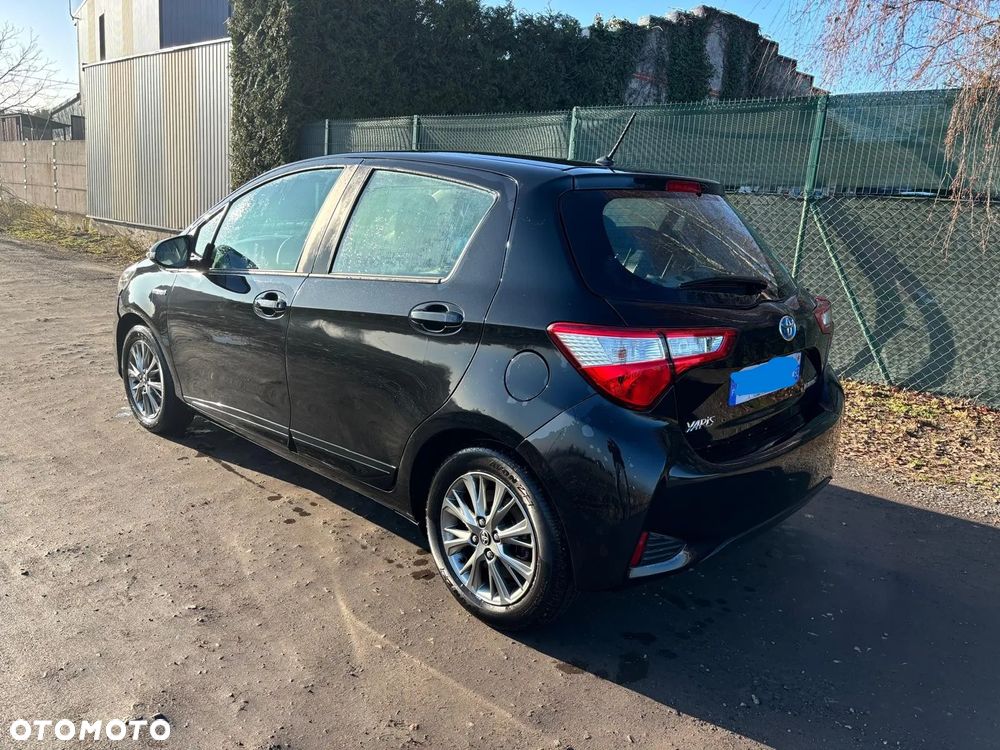 Toyota Yaris Hybrid 100 Dynamic - 16