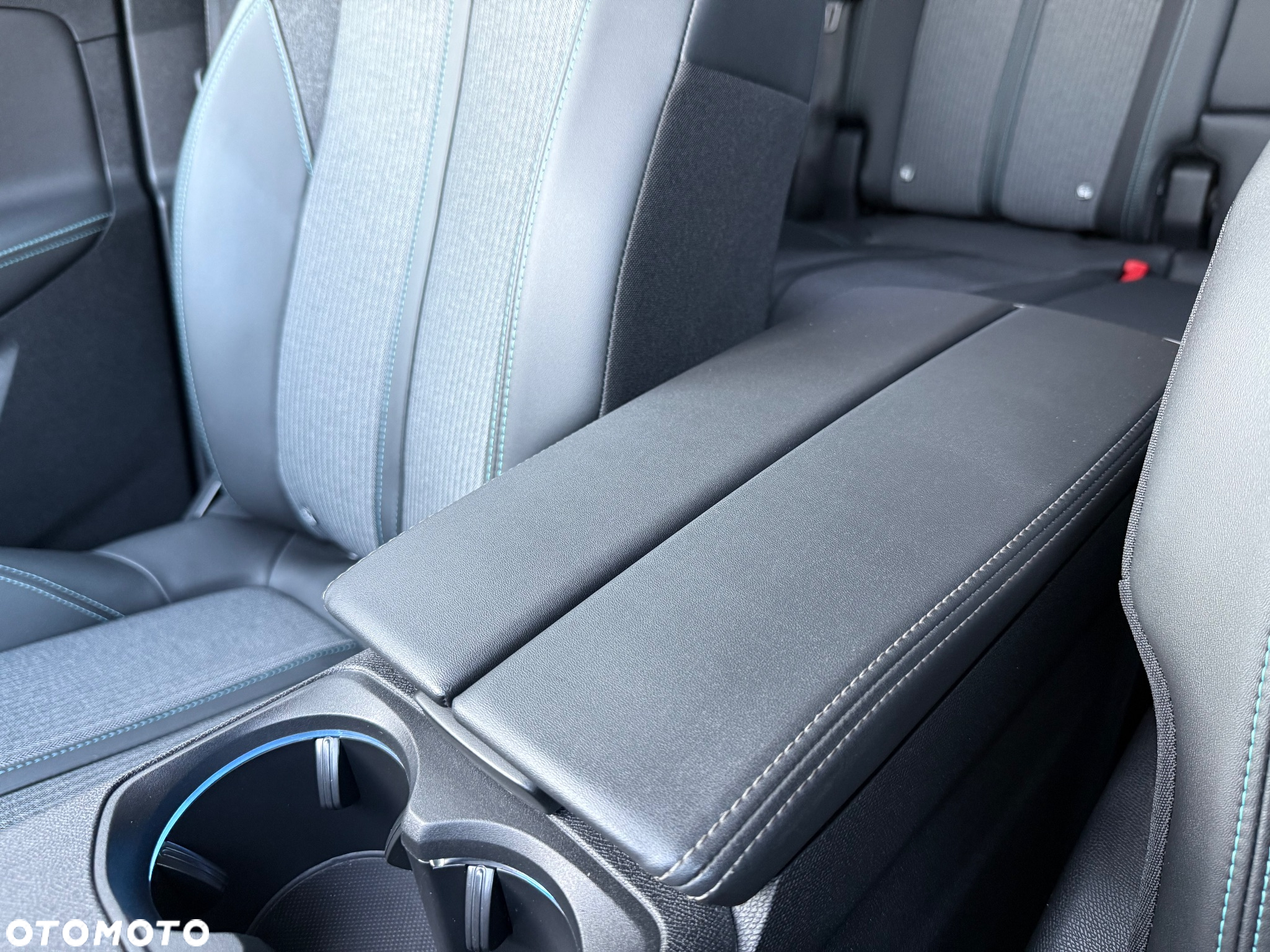 Peugeot 3008 1.2 PureTech Allure S&S EAT8 - 30