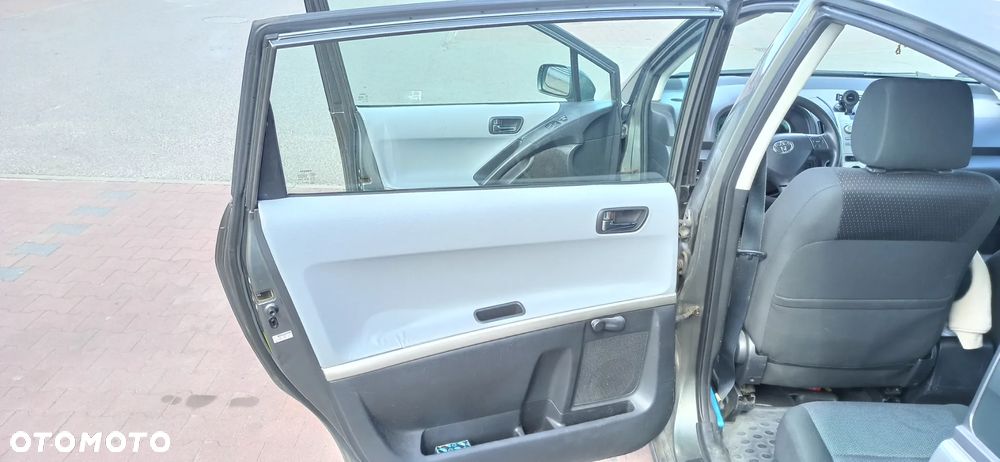Toyota Corolla Verso 1.8 Terra 7os - 10