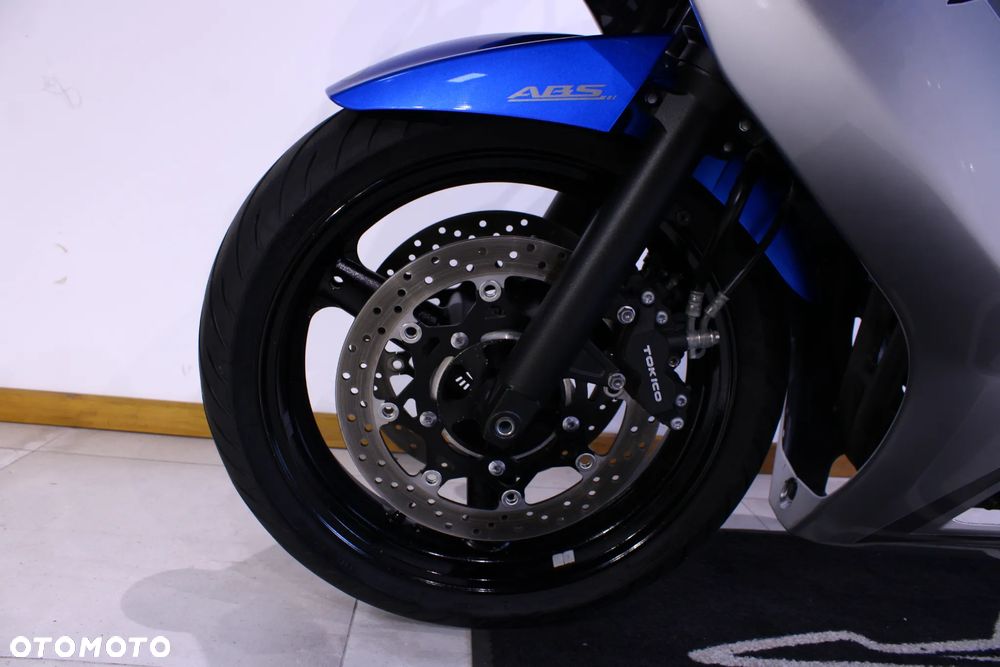 Suzuki GSX - 24
