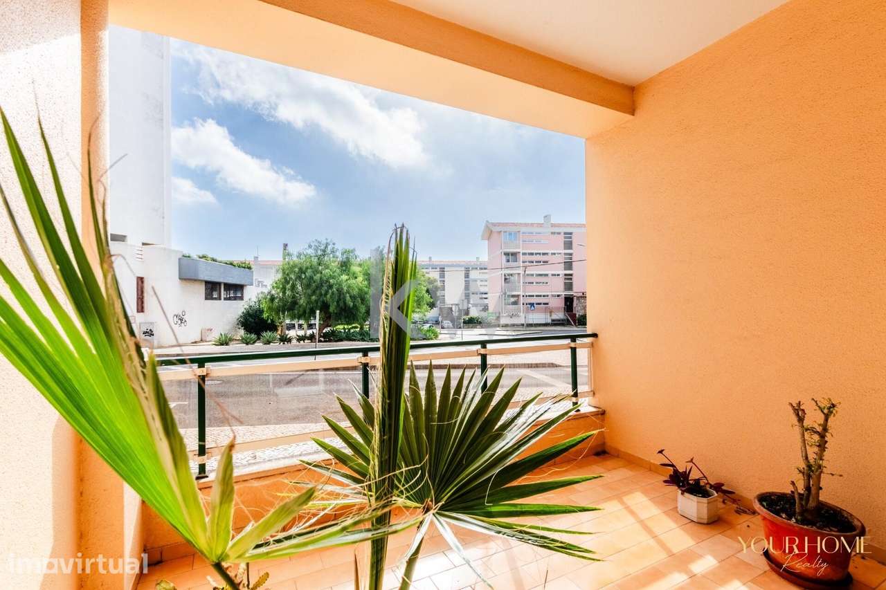 Espaçoso Apartamento T1, com  amplo terraço e garagem, em localização - Grande imagem: 2/19