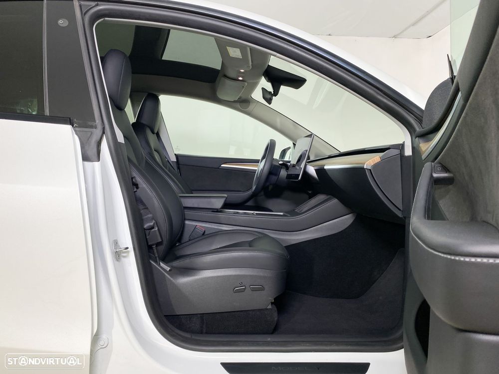 Tesla Model Y Long Range Dual Motor AWD - 16