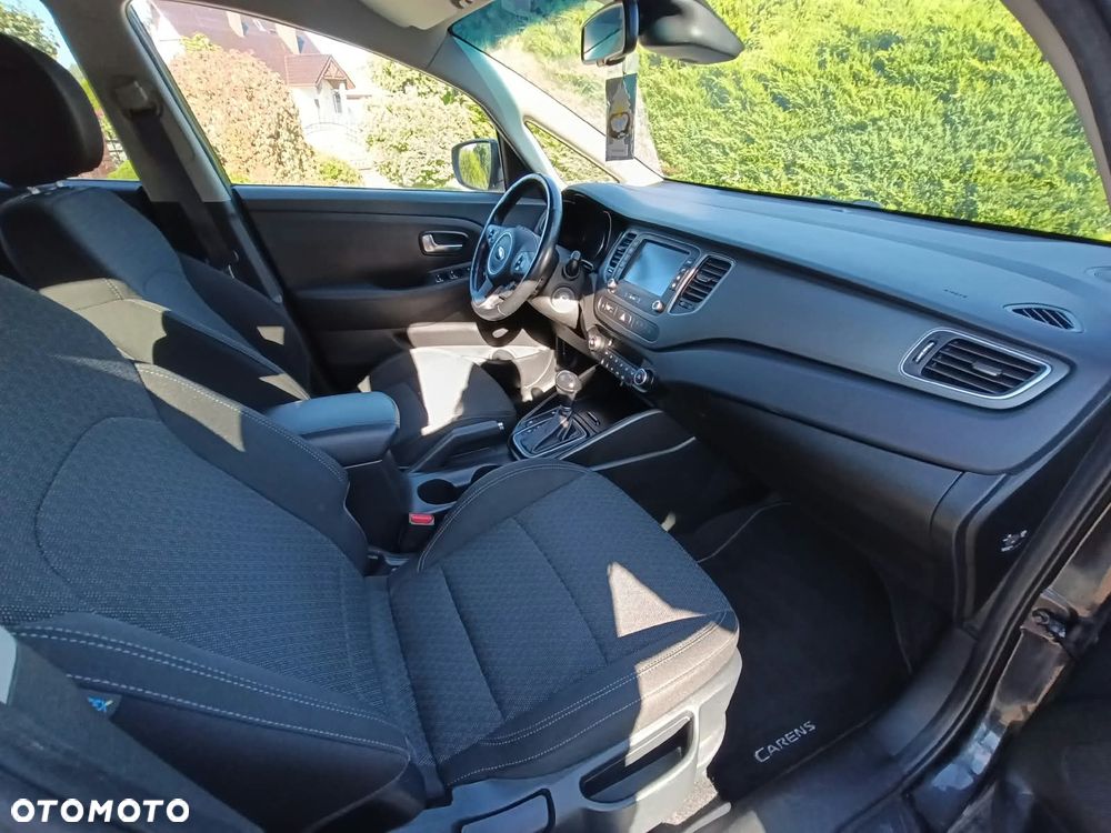 Kia Carens - 11