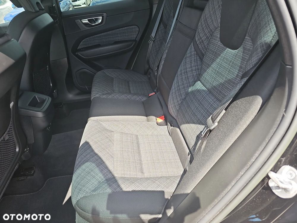Volvo XC 60 B4 D Essential - 12