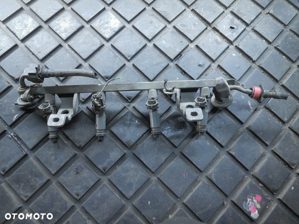MAZDA 323 BJ 1.5 LISTWA 4 WTRYSKIWACZE 195500-3110