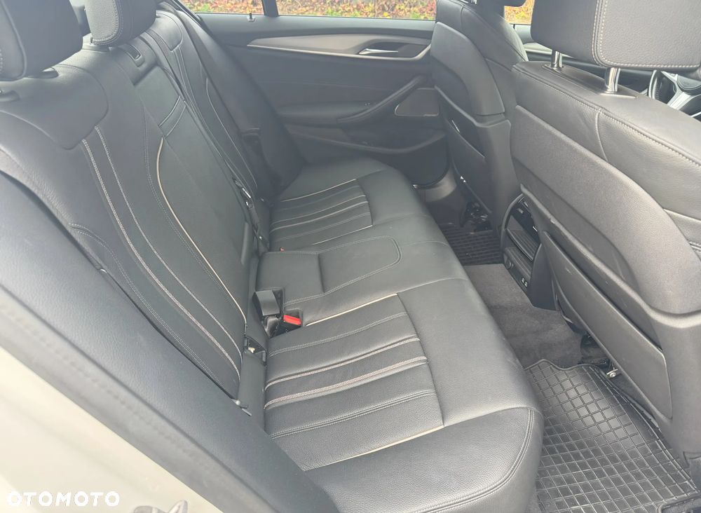 BMW Seria 5 530i xDrive - 15