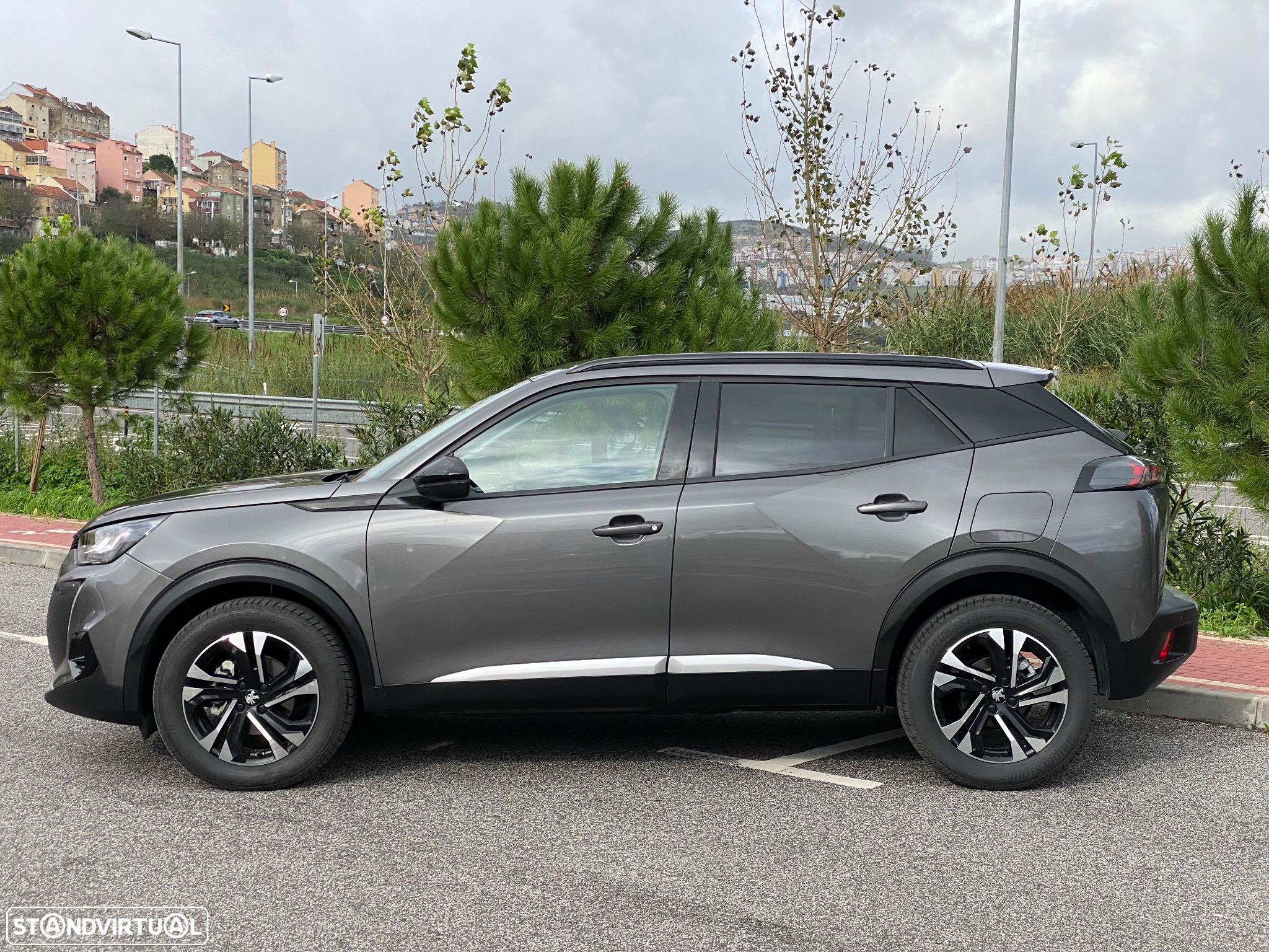 Peugeot 2008 1.2 PureTech Allure Pack - 4