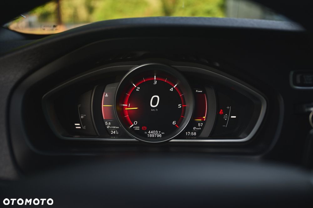 Volvo V40 D3 Summum - 32