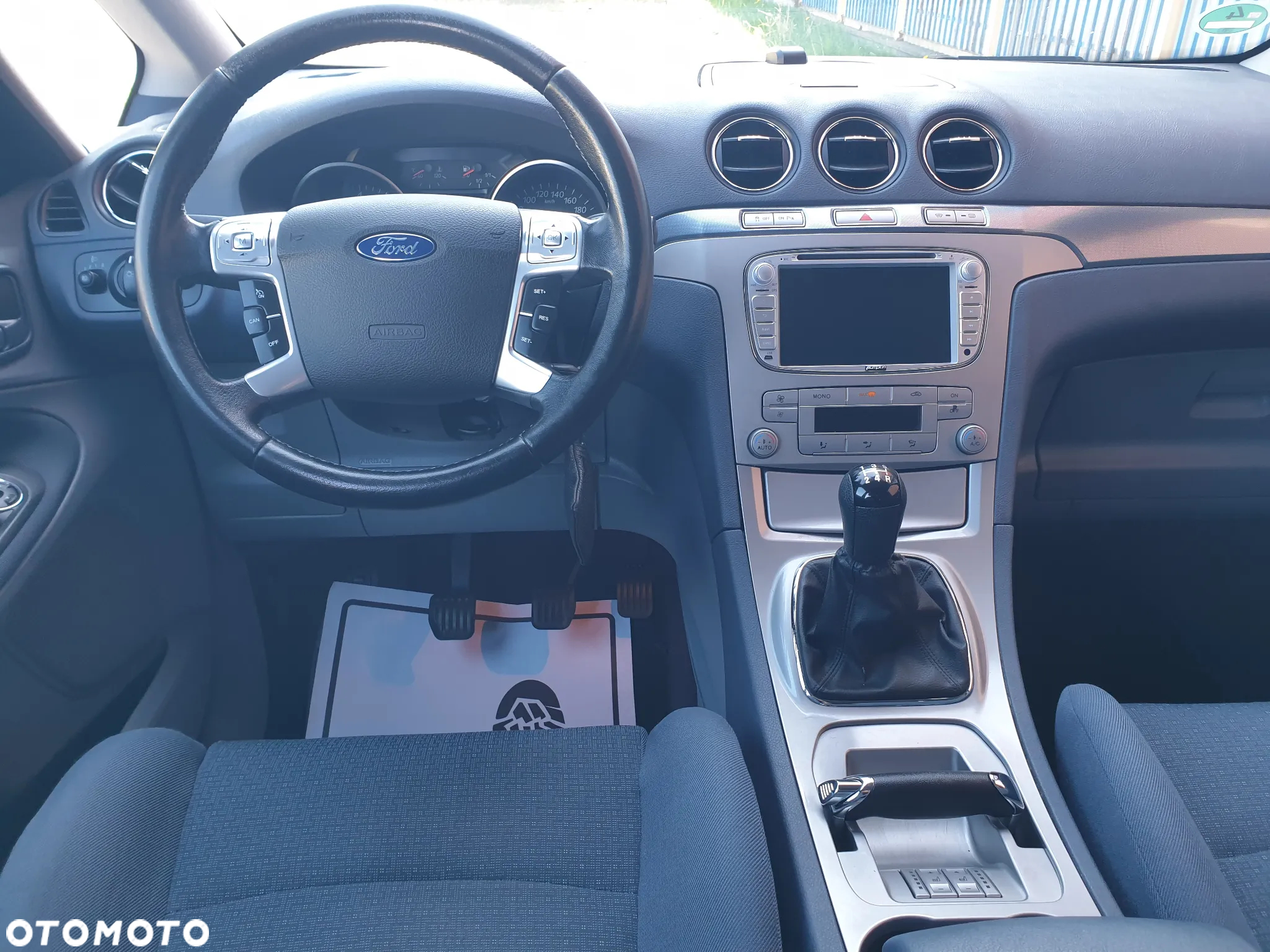 Ford S-Max - 13