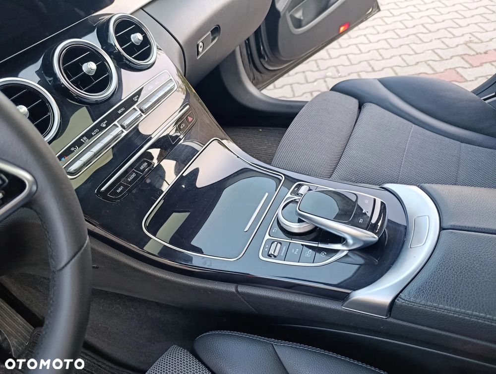 Mercedes-Benz Klasa C 220 d 9G-TRONIC Avantgarde - 24