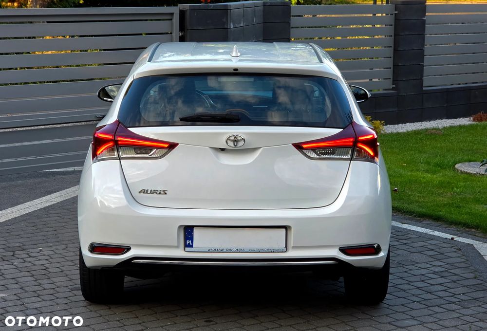 Toyota Auris 1.6 Premium - 11