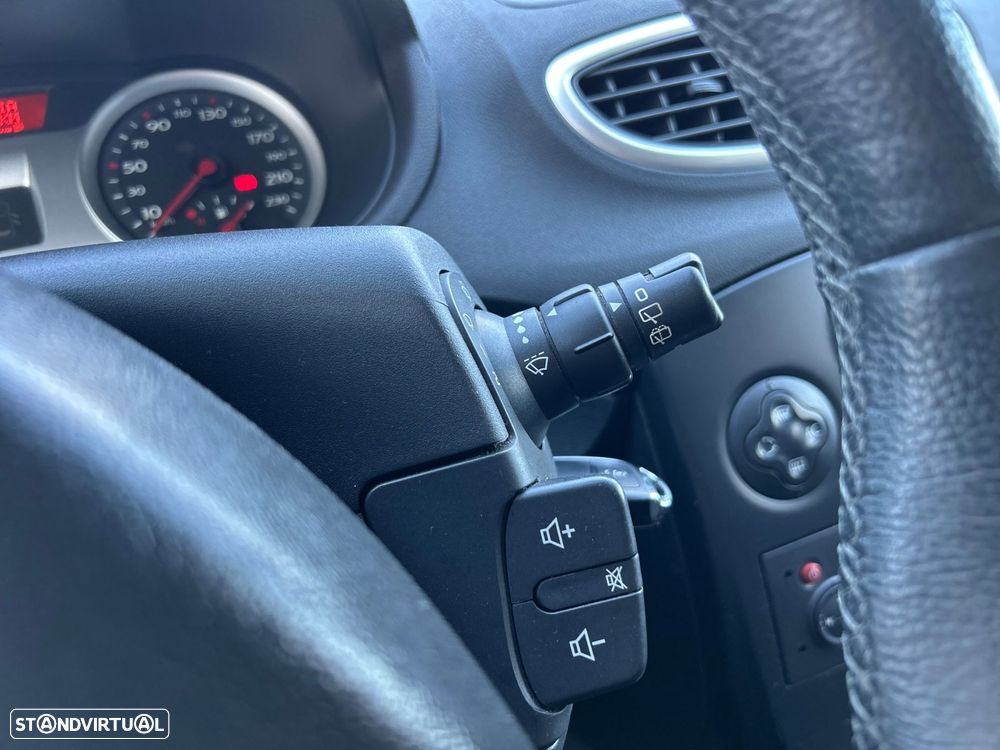 Renault Clio 1.5 dCi Dynamique S - 9