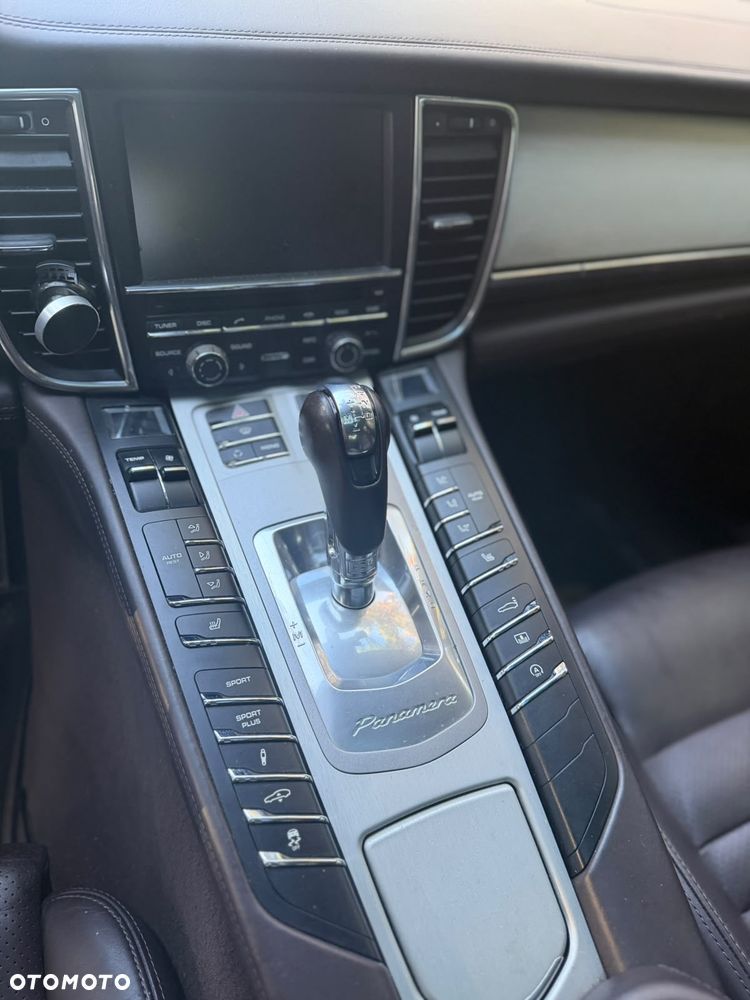 Porsche Panamera 4S - 11