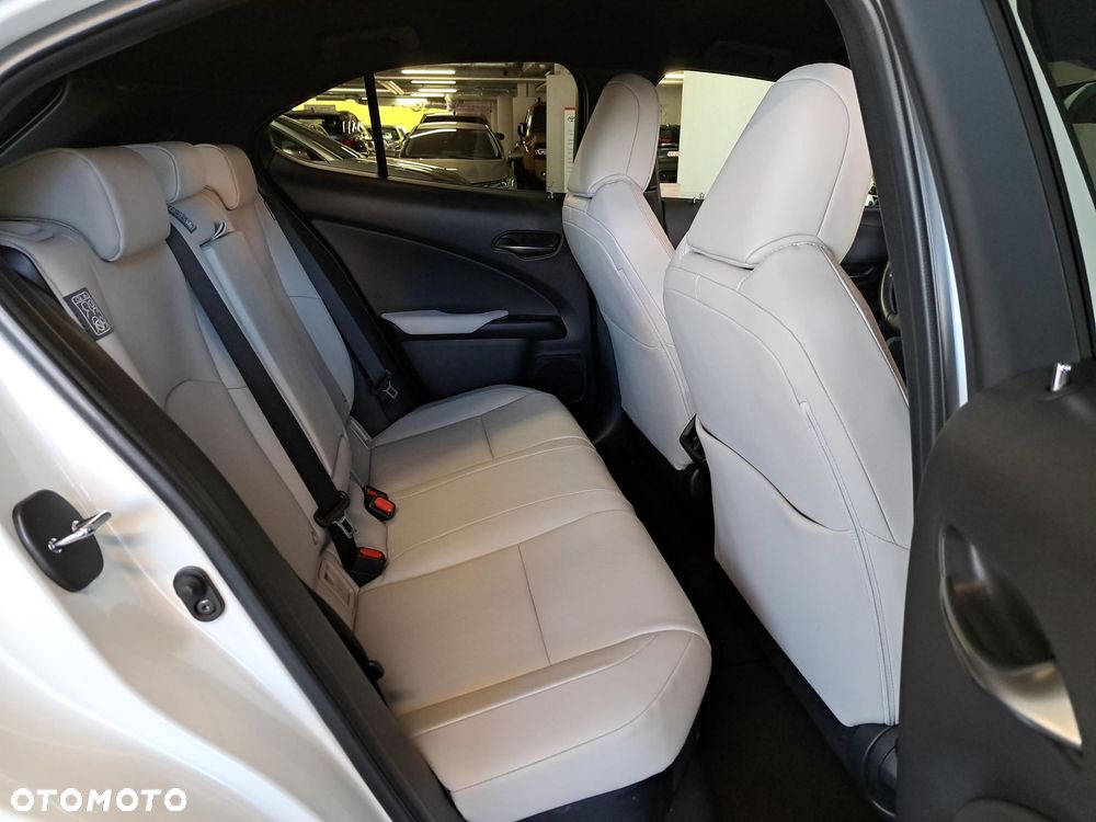 Lexus UX - 13