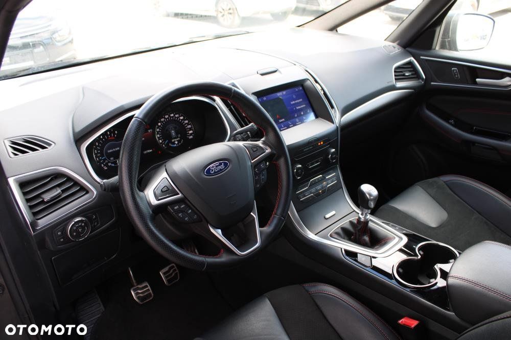 Ford S-Max - 13