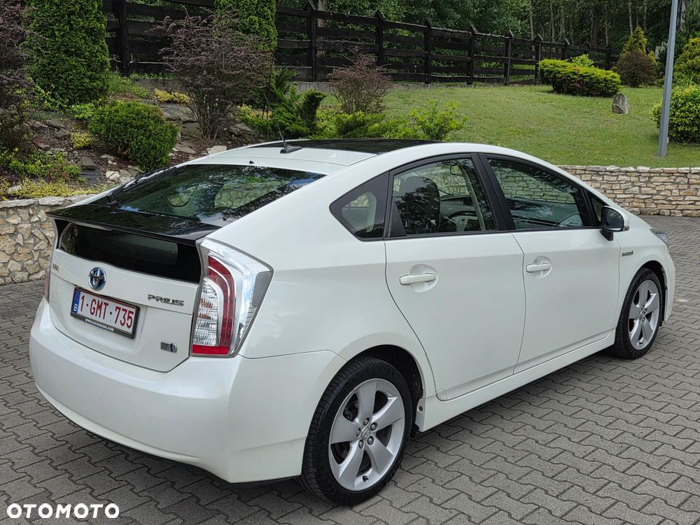 Toyota Prius (Hybrid) Executive - 9