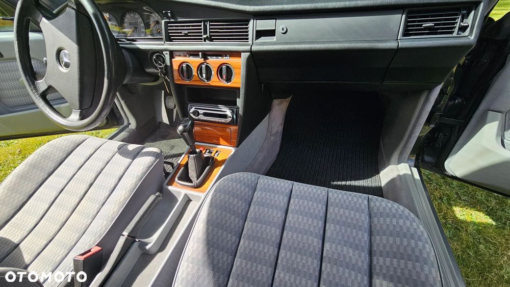 Mercedes-Benz W201 (190) - 14