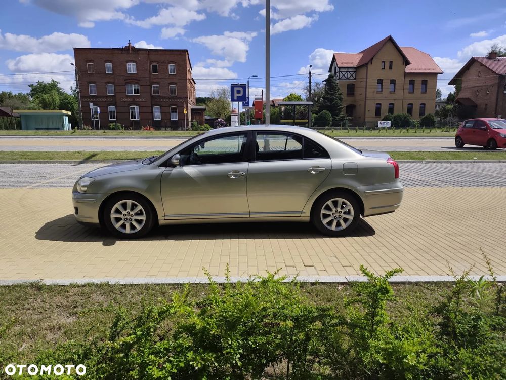 Toyota Avensis 1.8 VVT-i Sol - 3