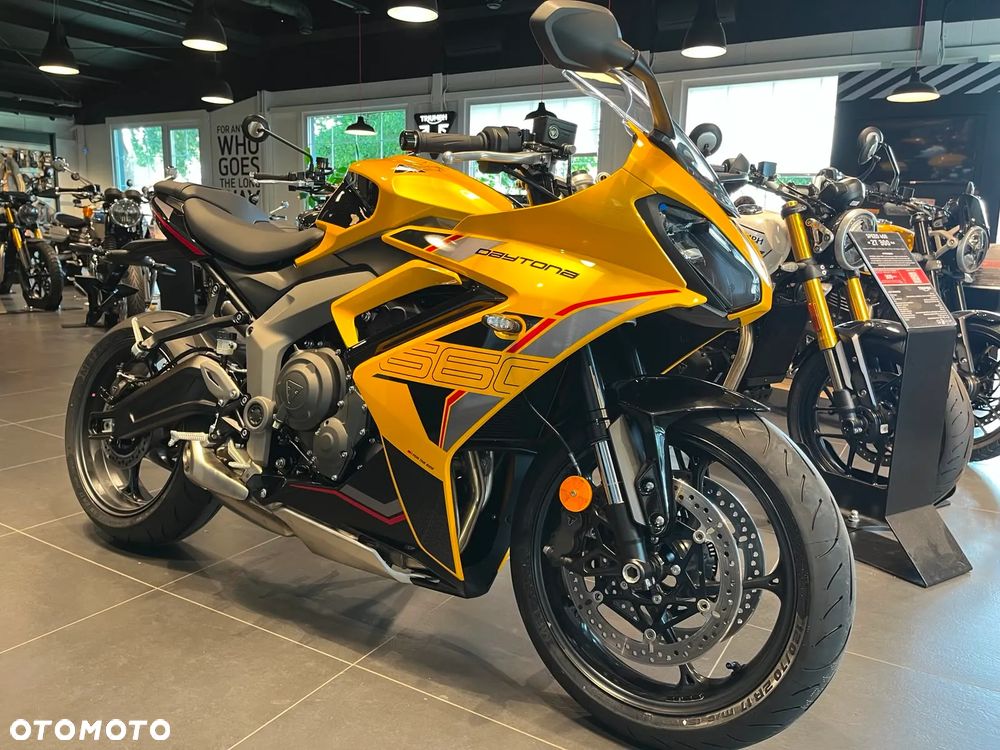 Triumph Daytona - 15