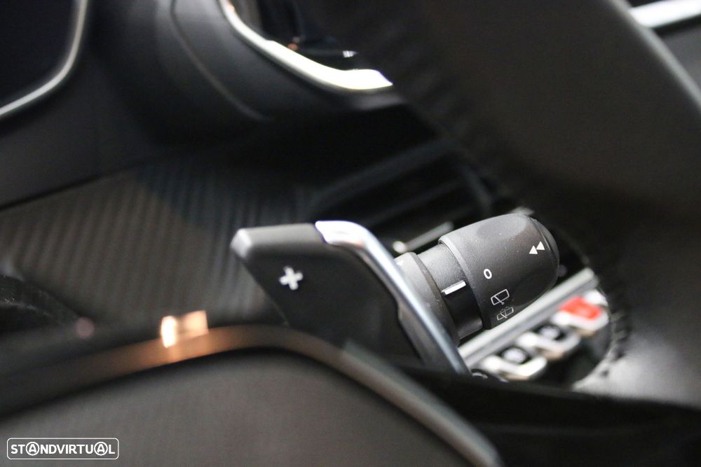 Peugeot 208 1.2 Hybrid Allure e-DCS6 - 19
