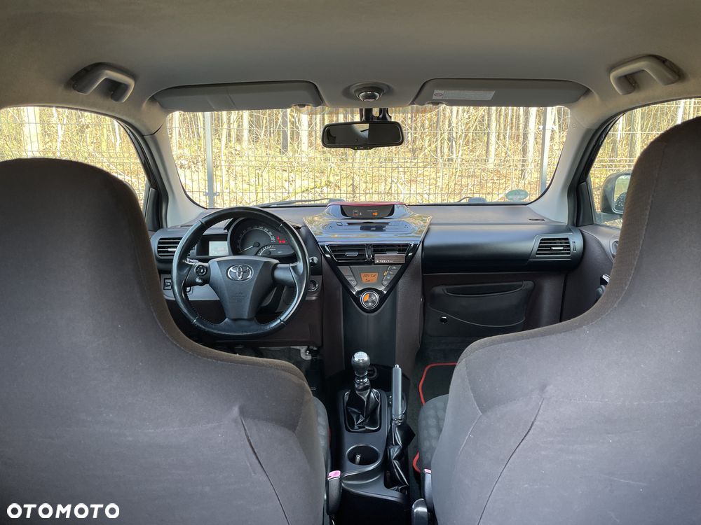 Toyota iQ 1.33 - 10