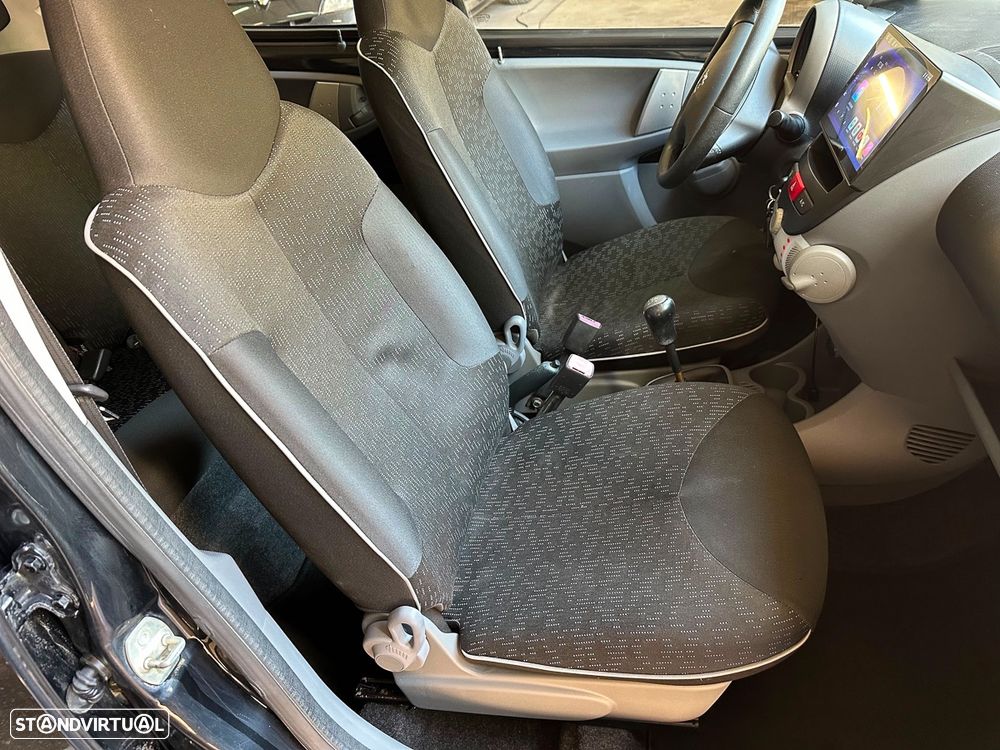Peugeot 107 1.0 Urban - 12